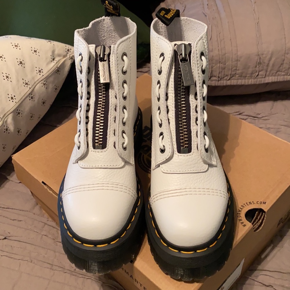 Dr. Martens Sinclair Boot - Picture 8 of 8